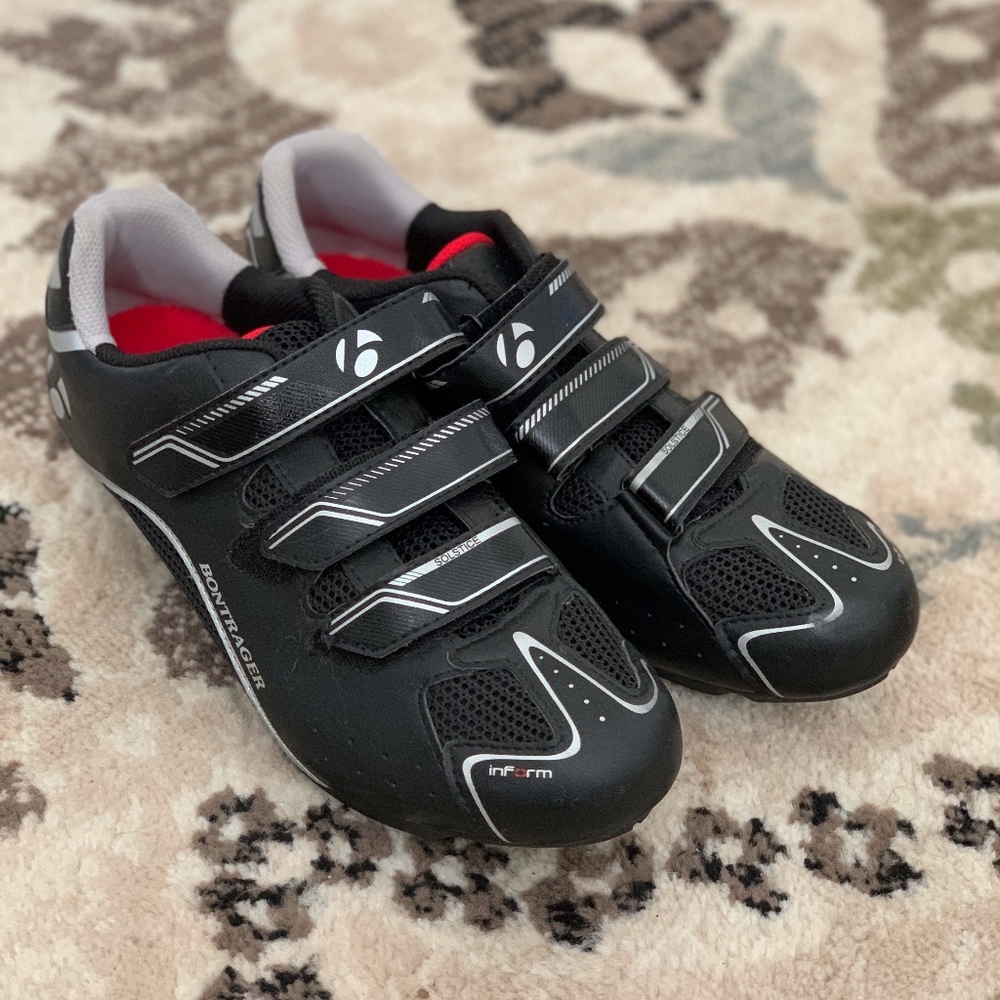 Size 11 Bontrager Cycling Shoes in Black
